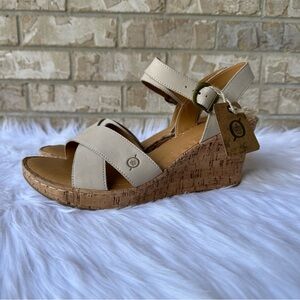 Born Platform Wedge Beige Wedge Sandals Size 11M 🌸